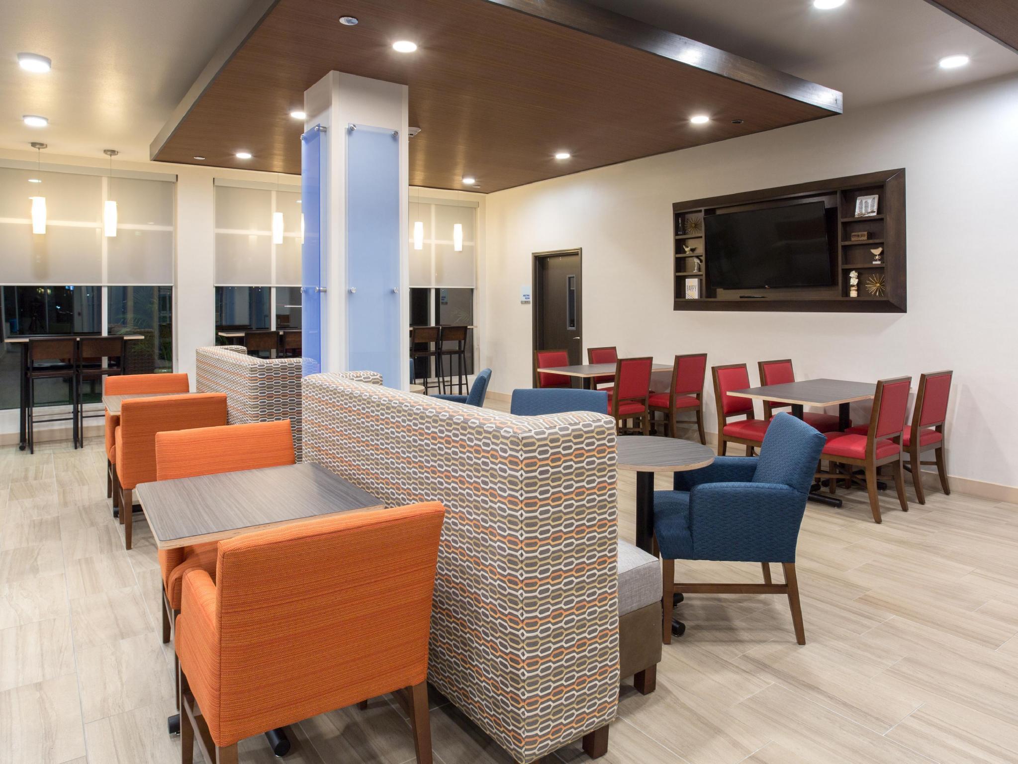 Holiday Inn Express & Suites Lincoln I - 80 By Ihg Экстерьер фото